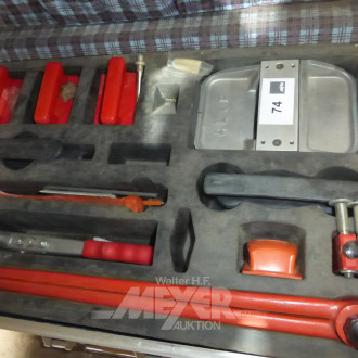 Werkzeugkoffer mit Schabern und Nietpistole