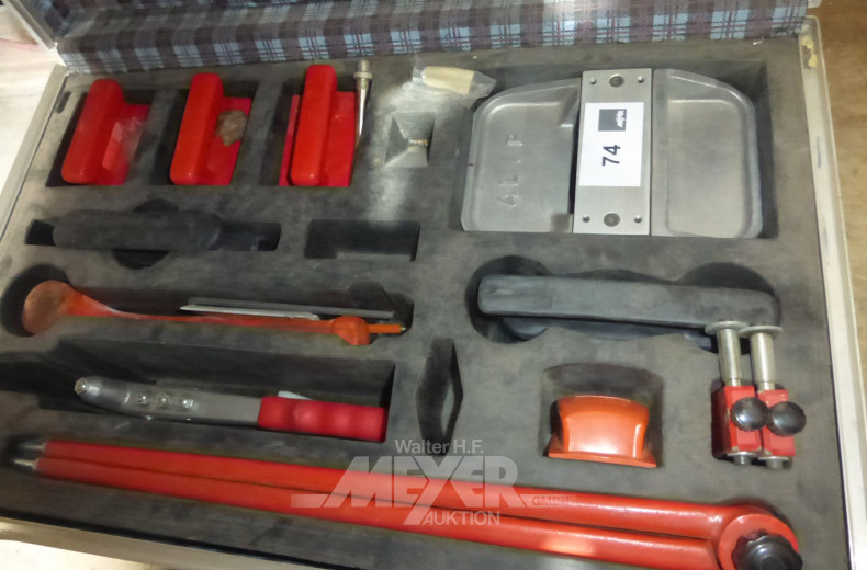 Werkzeugkoffer mit Schabern und Nietpistole