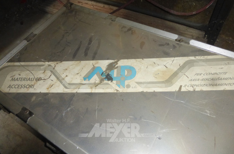 Werkzeugkoffer mit Schabern und Nietpistole