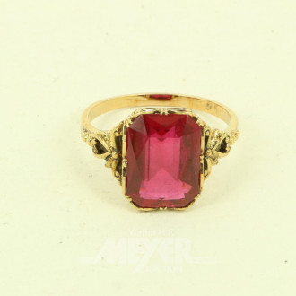 Ring mit 1 roten Farbstein
