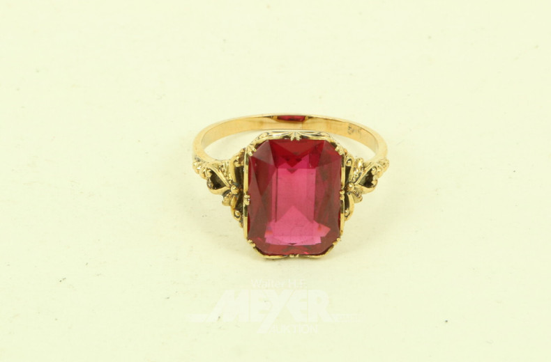 Ring mit 1 roten Farbstein