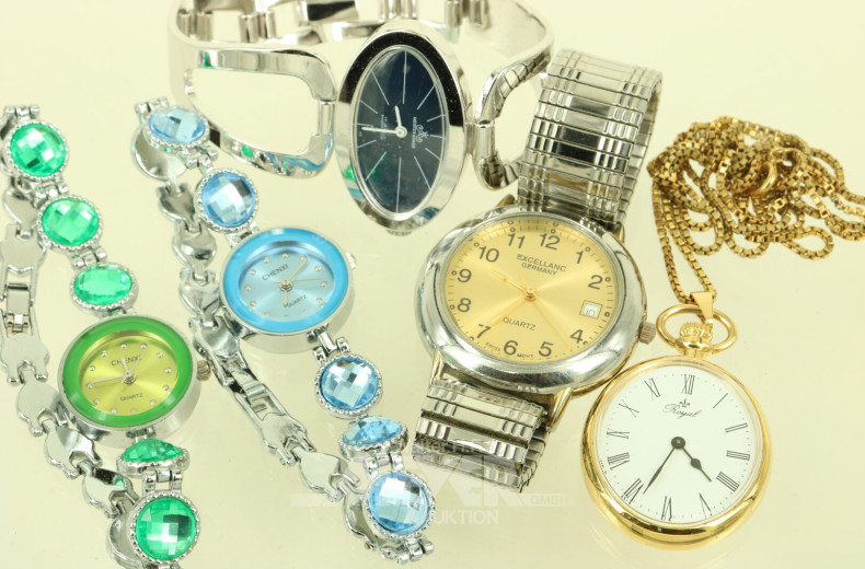 4 Armbanduhren und 1 Anhängeruhr