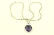 Collier im Verlauf mit 1 Amethystcabochon u. 6 kl. Brillanten von ges. ca. 0,3 ct
