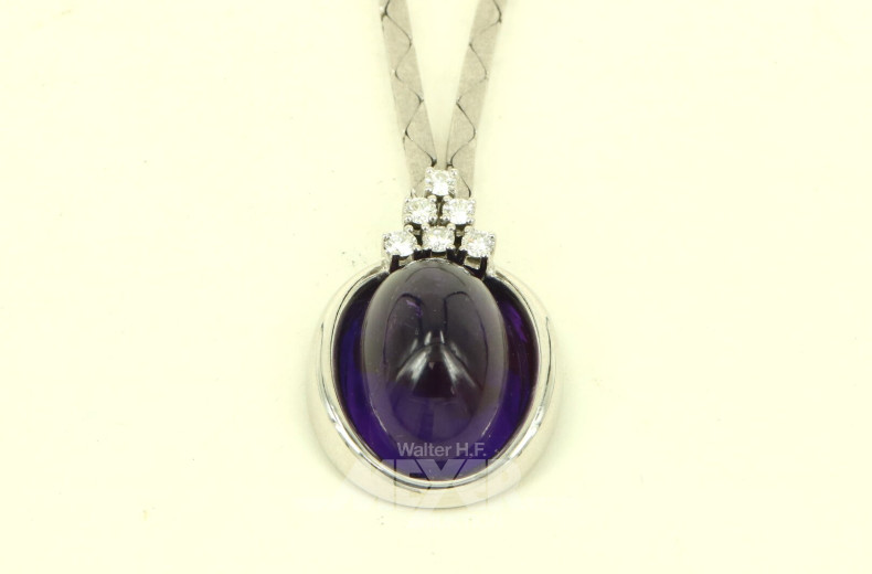 Collier im Verlauf mit 1 Amethystcabochon u. 6 kl. Brillanten von ges. ca. 0,3 ct