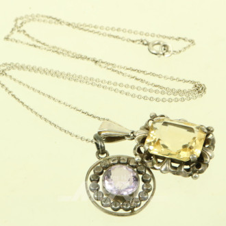 Kette in 835er Silber, mit 2 Anhänger in Silber mit je 1 Farbstein