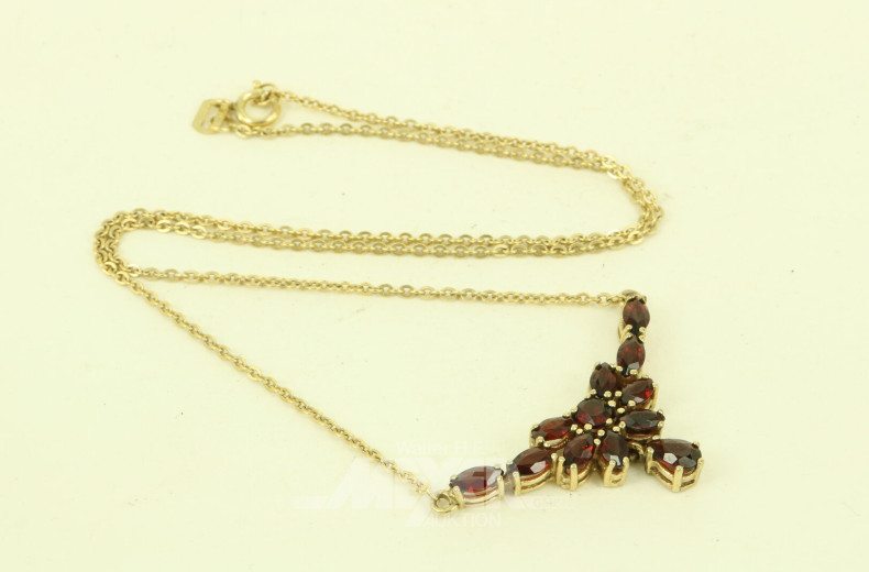 Collier mit Granatbesatz