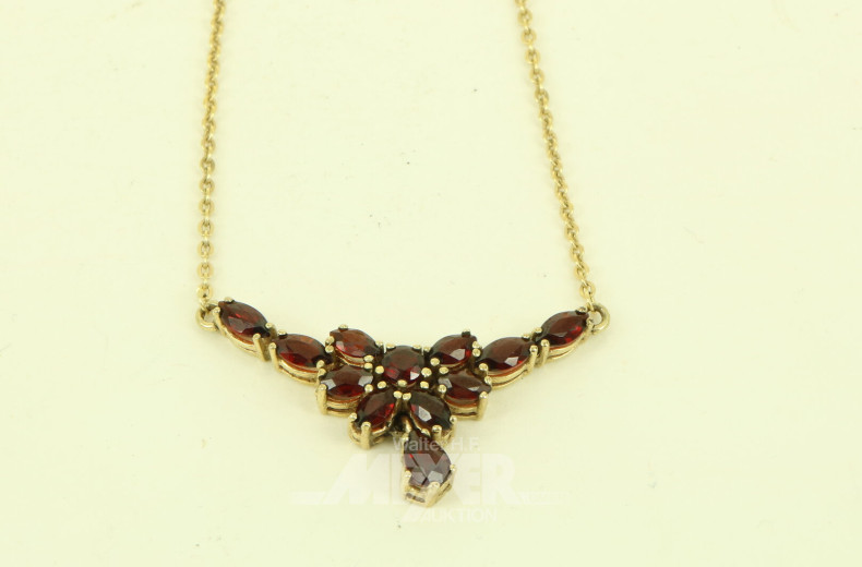 Collier mit Granatbesatz