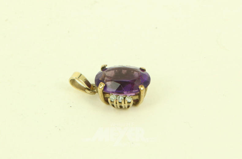 Anhänger mit lilafarbenem Farbstein u. 6 kl. Diamantimitationen