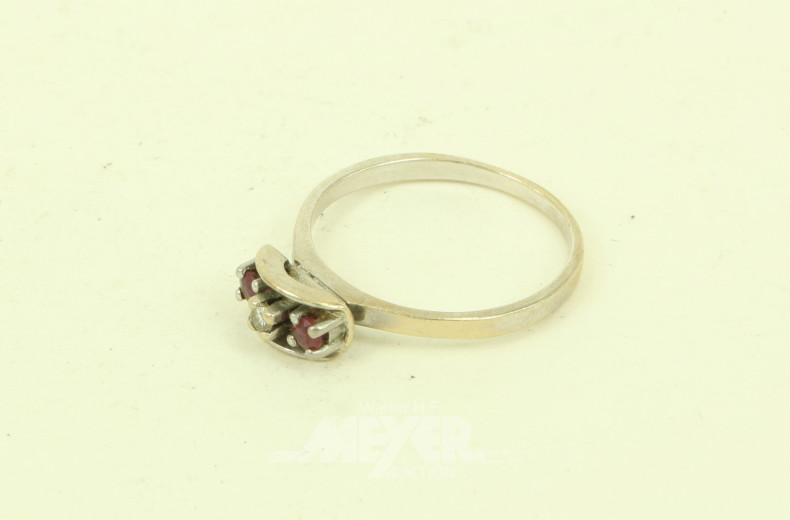 Damenring mit 1 kl. Diamant u. 2 kl. Rubinen