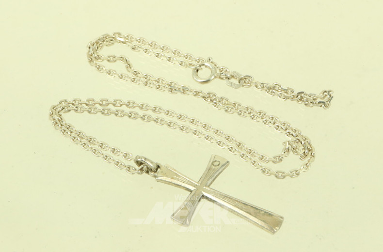 Kette mit Kreuzanhänger