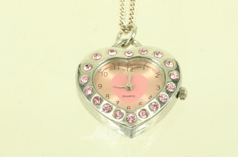 Kette mit Herzanhänger, kein Silber