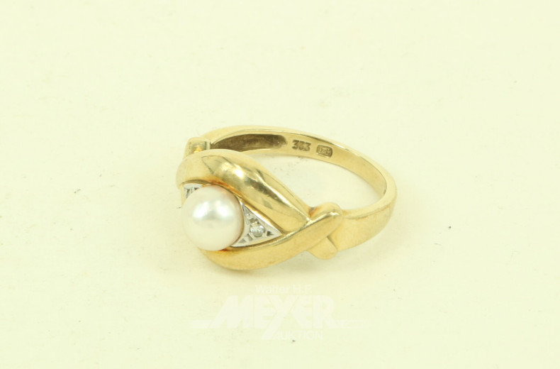 Ring mit 1 Perle u. 2 Diamantrosen