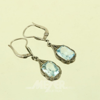 Paar Ohrhänger in Silber mit blauem Farbstein