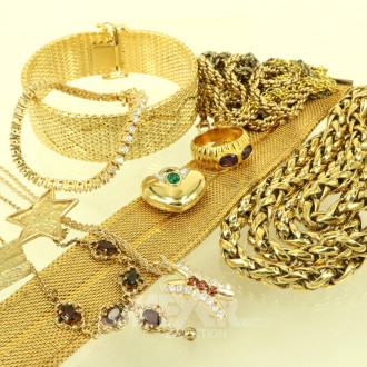 Konvolut Modeschmuck, best. aus Armbänder, Ketten, Anhänger etc.