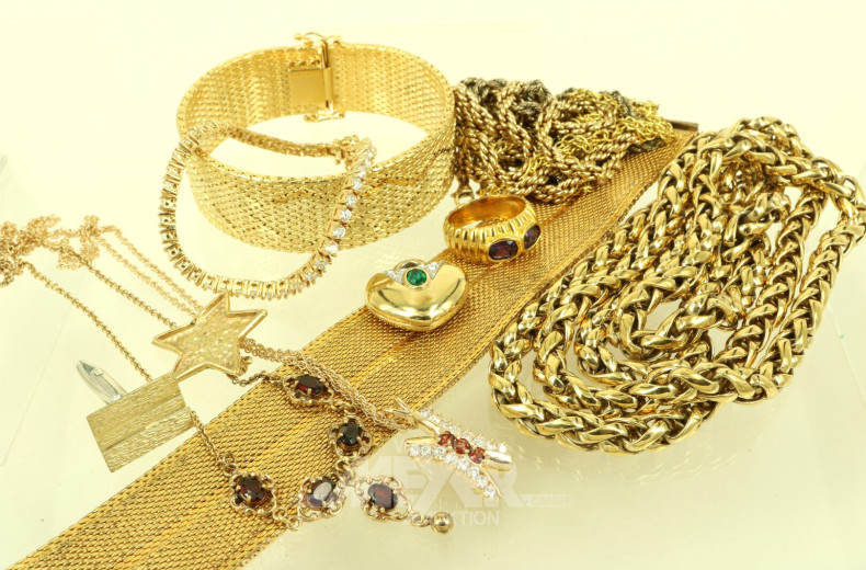 Konvolut Modeschmuck, best. aus Armbänder, Ketten, Anhänger etc.