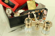 Konvolut Modeschmuck, sowie 4 Armbanduhren u. 1 Opernglas