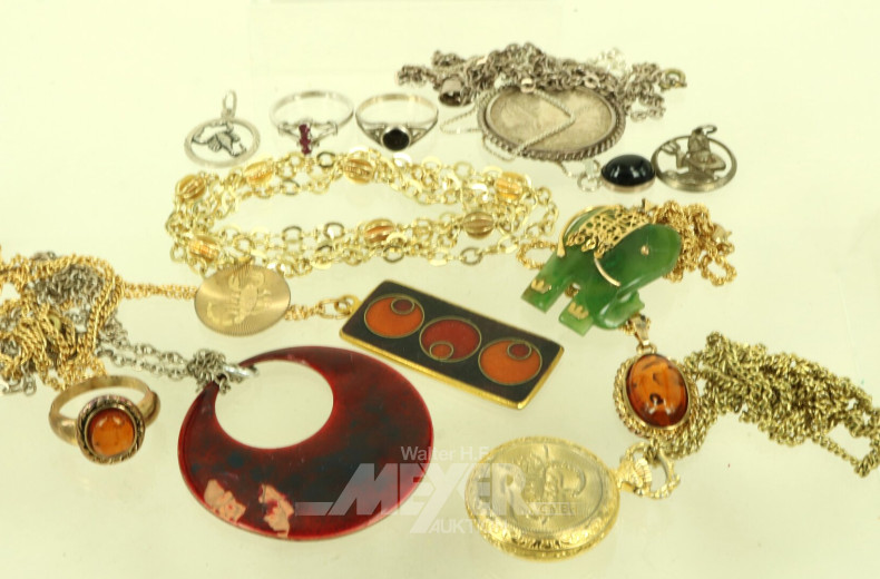Posten Silber- und Modeschmuck, u.a. Ketten, Ringe