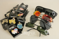 Konvolut Pins 'Disney Prinzessinnen' u. 4 Sonnenbrillen, u.a. Ray-Ban