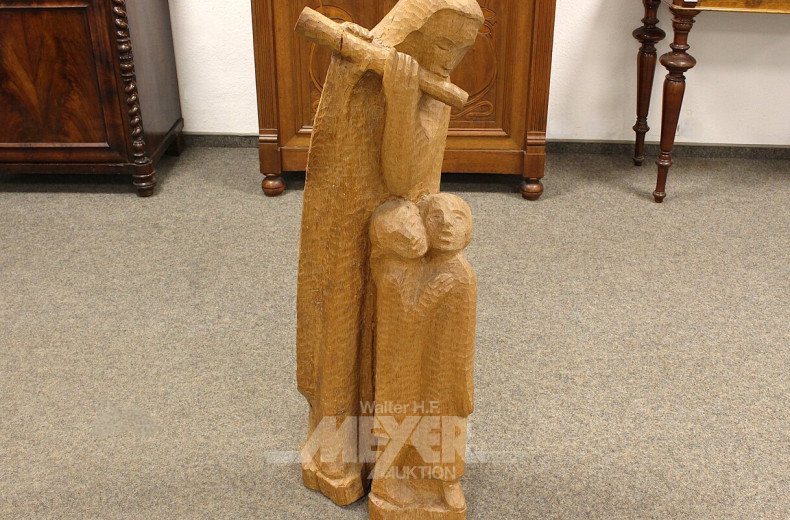 Holzskulptur 'Flötenspieler mit singendem Kinderduo'