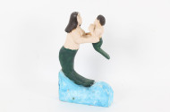 Stanley Rector, farbige Holzskulptur 'Meerjungfrau mit Kind'