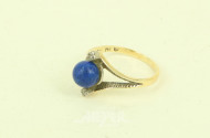 Ring mit 2 kl. Brillanten u. 1 Lapislazuli-Kugel