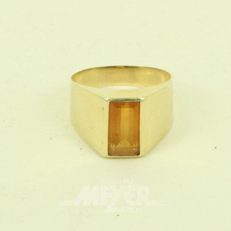Ring mit orangefarbenem Farbstein