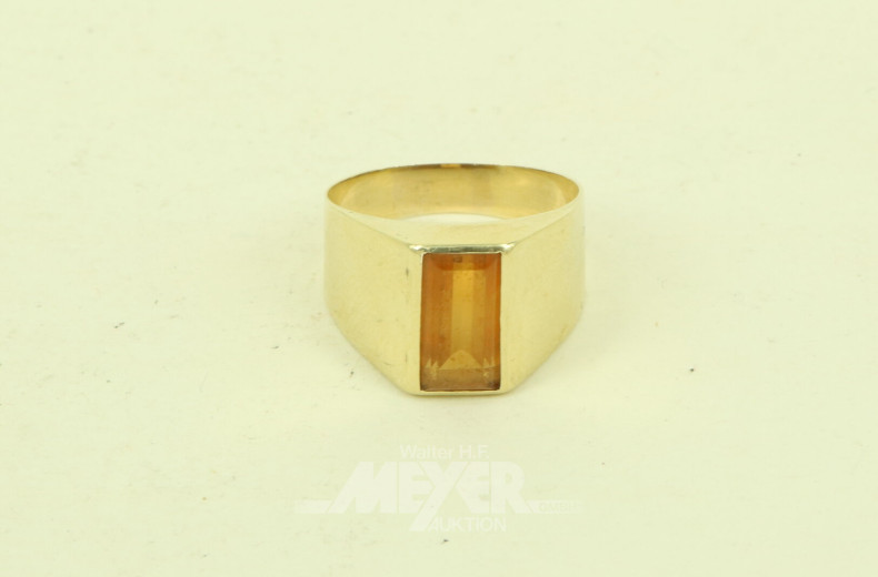 Ring mit orangefarbenem Farbstein