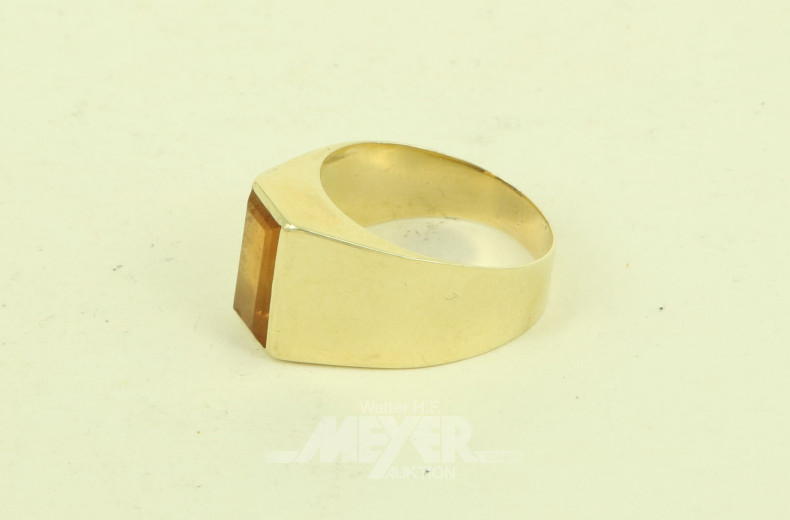 Ring mit orangefarbenem Farbstein