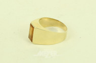 Ring mit orangefarbenem Farbstein