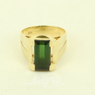 Ring mit grünem Farbstein