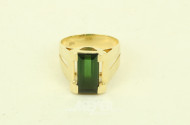 Ring mit grünem Farbstein