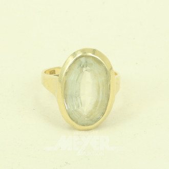 Ring mit hellem Farbstein