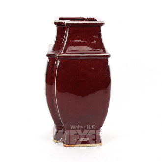 Vase im asiat. Dekor,  ochsenblutfarben