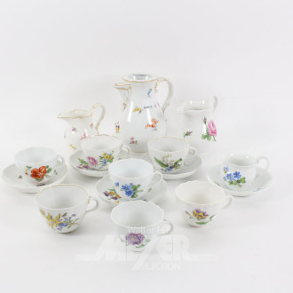 Posten Porz.-Teile: Kanne (ohne Deckel), Kaffeetassen, Sahnegießer u. Zuckertopf (ca. 15 Teile)