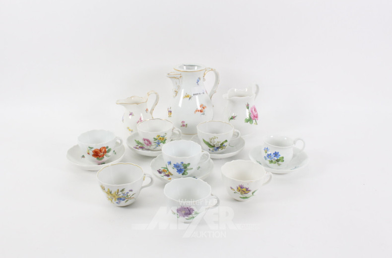 Posten Porz.-Teile: Kanne (ohne Deckel), Kaffeetassen, Sahnegießer u. Zuckertopf (ca. 15 Teile)
