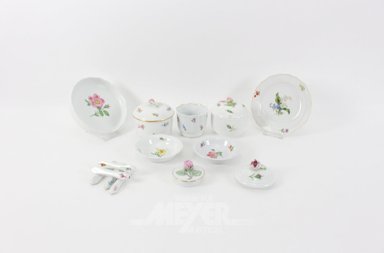 Posten Porz.-Teile: Deckeldosen, Schalen, Teller, Messerbänke, Deckel (ca. 14 Teile)
