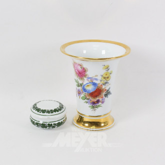 Porz.-Deckeldose sowie 1 Vase