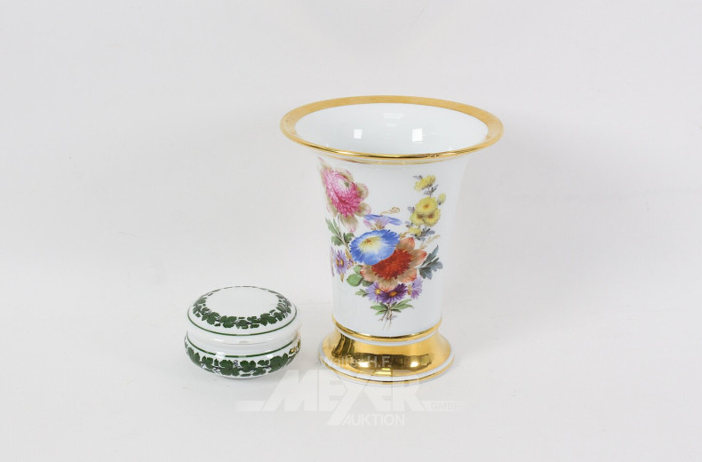 Porz.-Deckeldose sowie 1 Vase