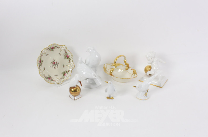 7 Porzellanteile: Putti m. gold. Ball, Schalen,  Vogelfiguren