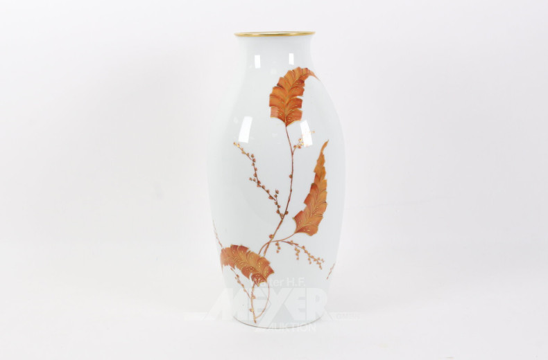 gr. Porz.-Bodenvase mit Blattdekor