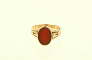 Ring mit rotem Farbstein