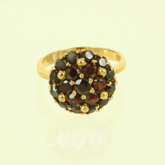 Ring mit Granatbesatz