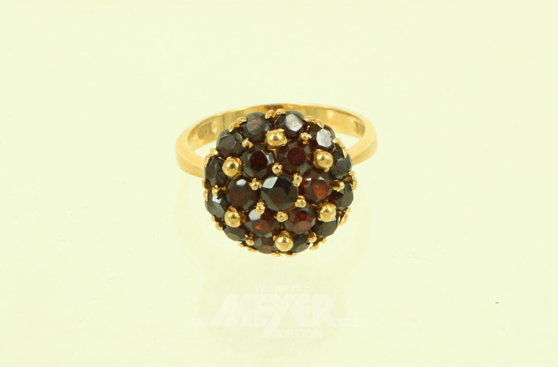 Ring mit Granatbesatz