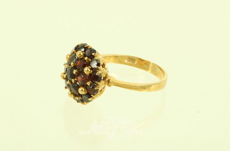 Ring mit Granatbesatz