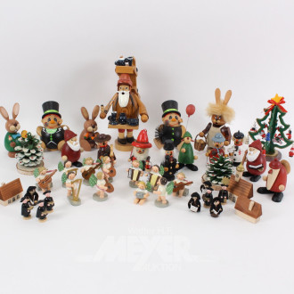 Konvolut versch. Holzfiguren, teilw. Erzgebirge, u.a.: Engelskapelle, Räuchermännchen, Weihnachtsfiguren