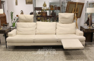 Sofa, 3-Sitzer, davon 2 Komfortplätze mit verstellbarem Kopf- u. Fußteil (Fußstütze versenkbar)