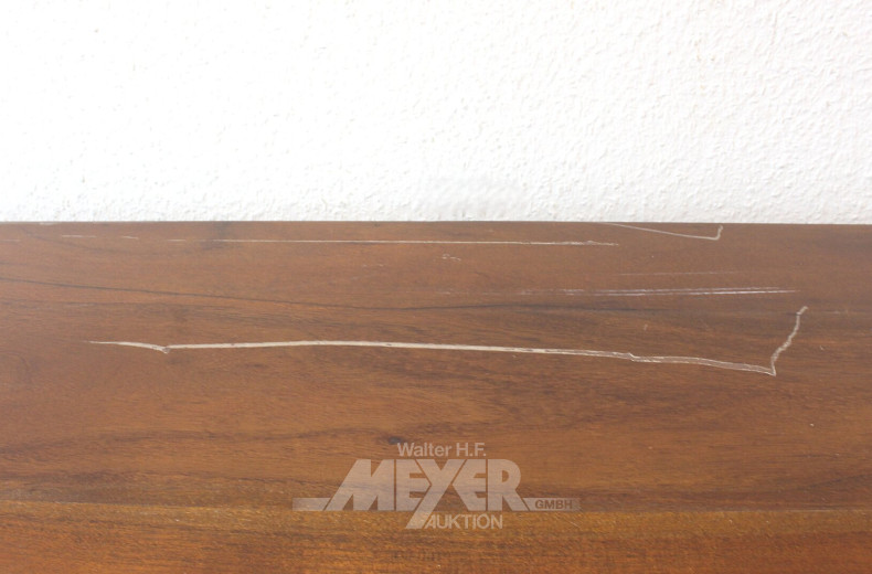 Sideboard in Parkett-Optik auf goldfarbenen Füßen