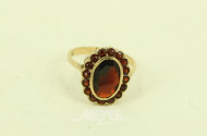 Ring mit Granatbesatz