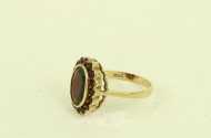 Ring mit Granatbesatz