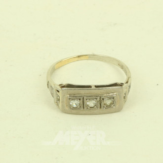 Ring im Art Déco-Stil mit 3 kl. Brillanten u. 2 Diamantrosen